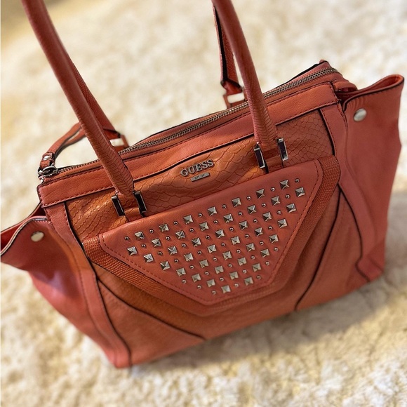 Sac à Main GUESS Tough Luv Couleur Tangerine - Neuf Avec étiquettes - Sac Porté Main